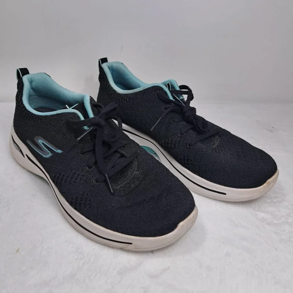 Skechers pre owned